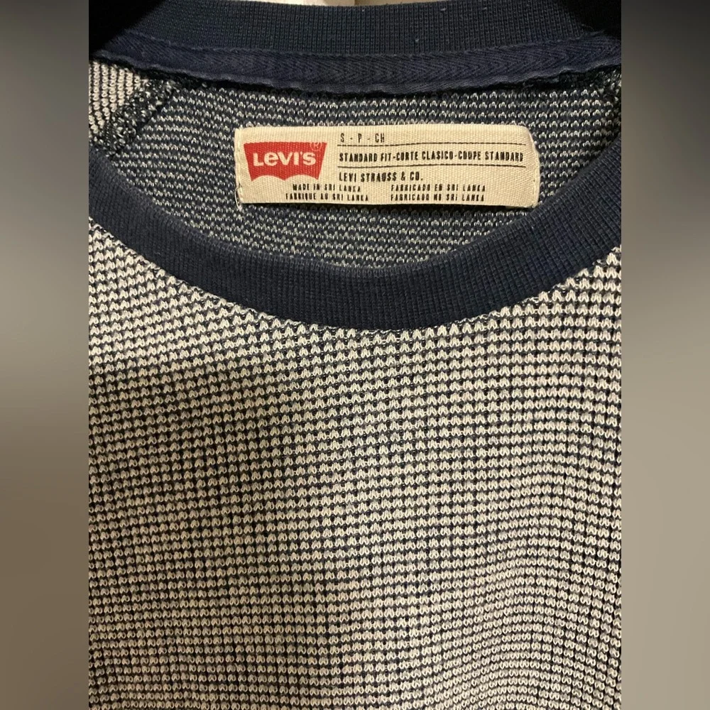 Levi’s Two Tone Long Sleeve - Picture 2 of 4